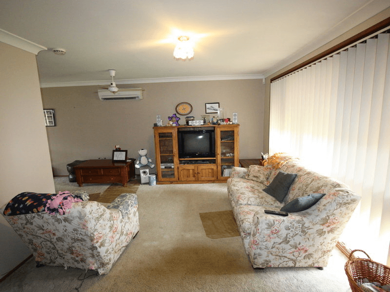 13 Danube Crescent, KEARNS, NSW 2558