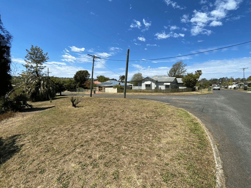 4 Searle Street, SOUTH TOOWOOMBA, QLD 4350