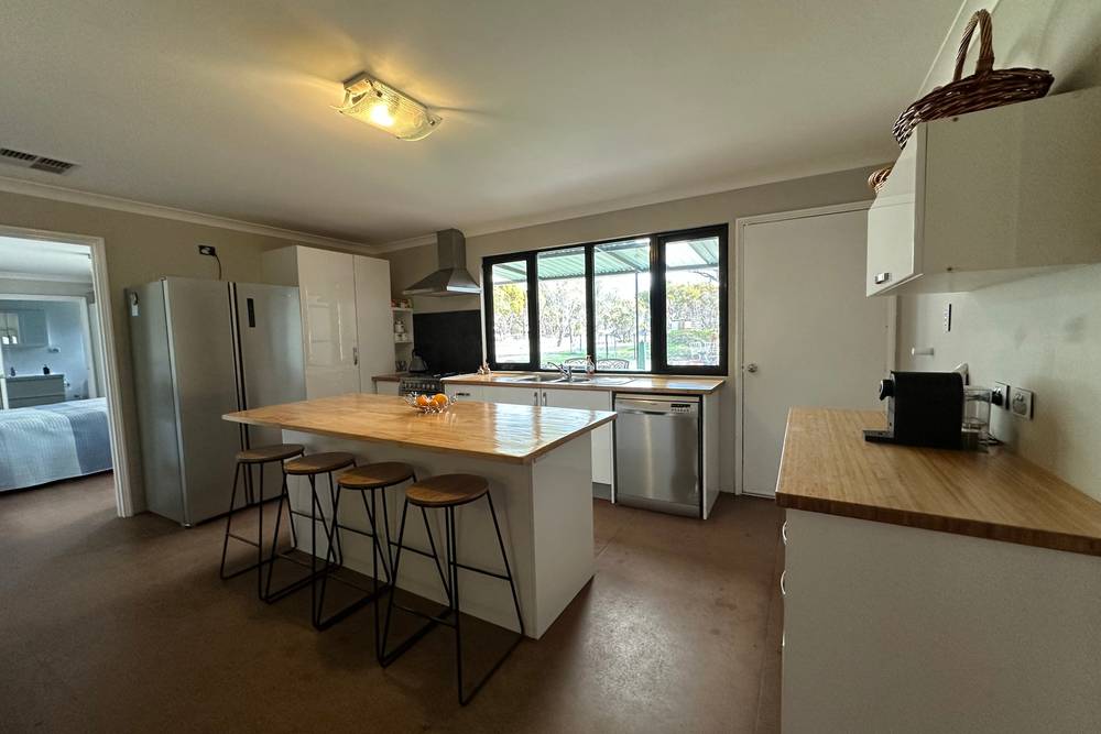 8827 Wallis Road, Katanning, WA 6317