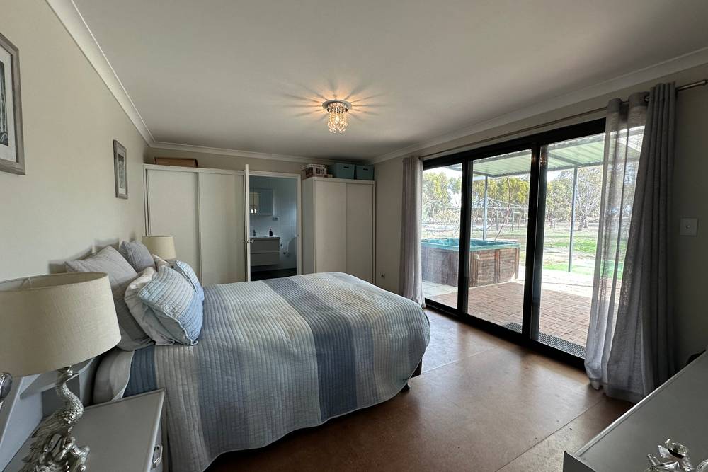 8827 Wallis Road, Katanning, WA 6317