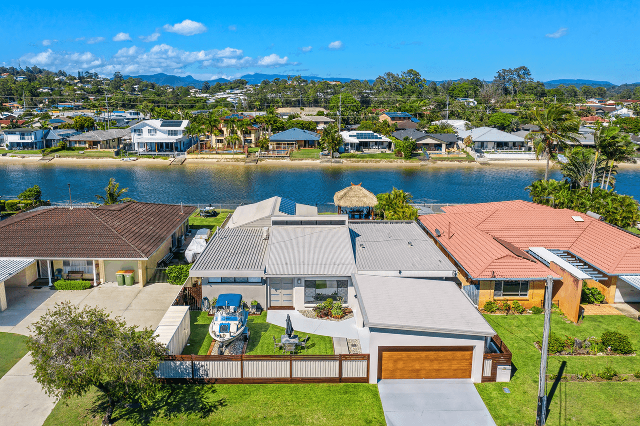 152 Tahiti Avenue, PALM BEACH, QLD 4221