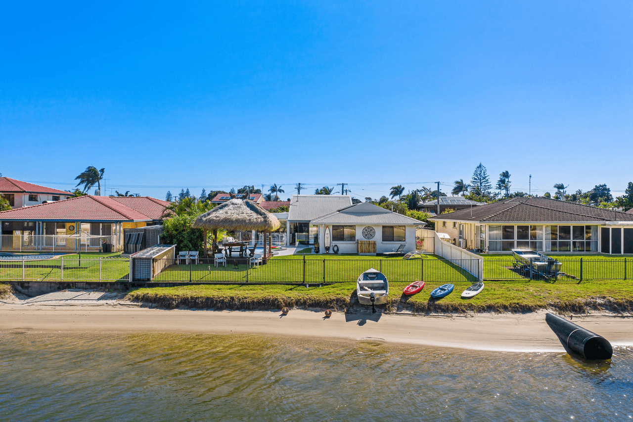 152 Tahiti Avenue, PALM BEACH, QLD 4221