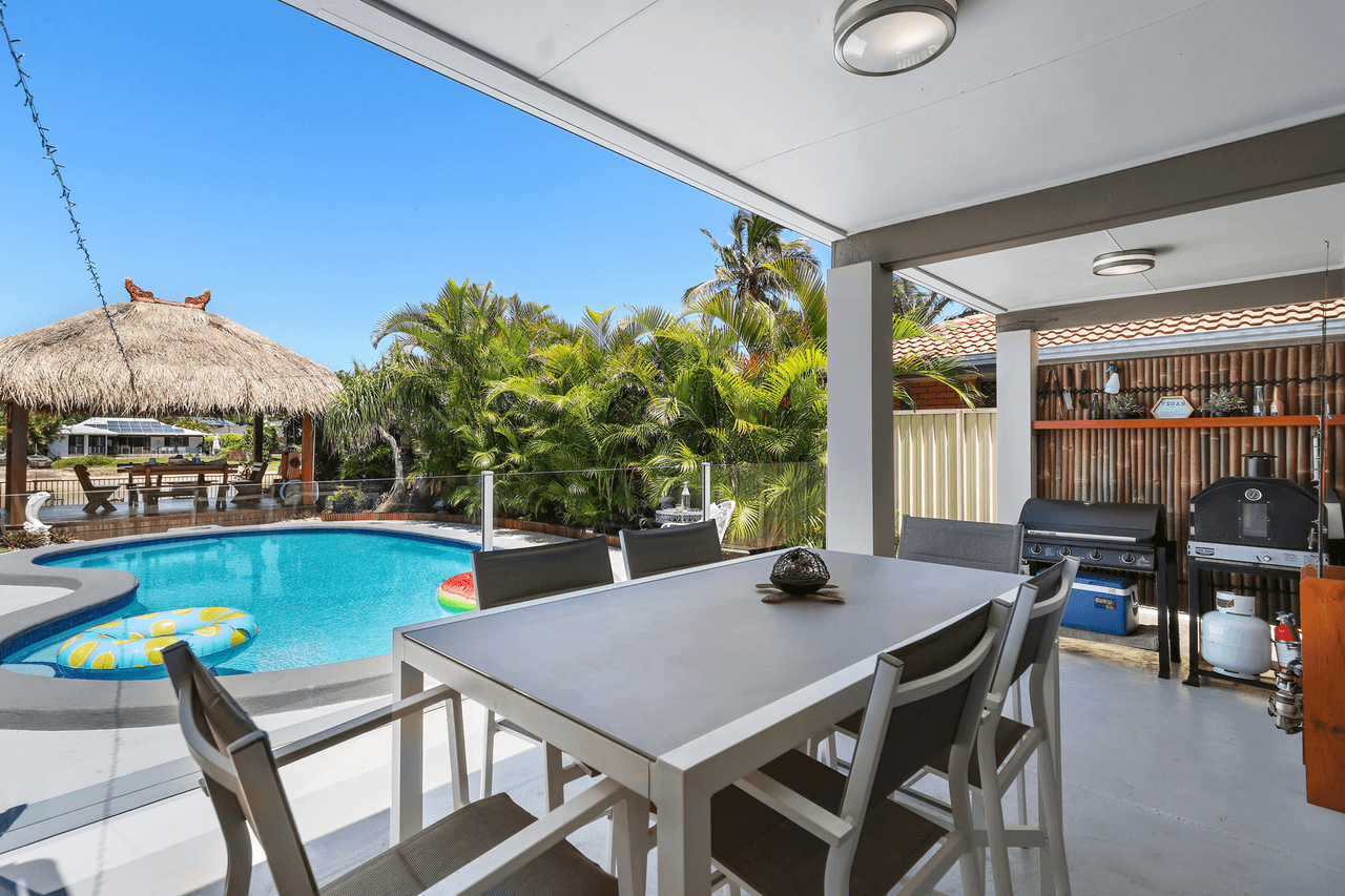 152 Tahiti Avenue, PALM BEACH, QLD 4221