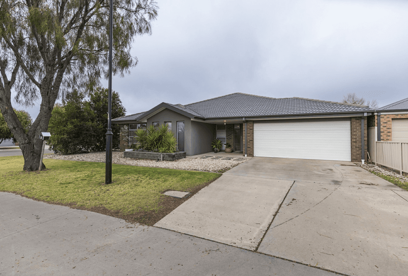 1 Cassia Way, SWAN HILL, VIC 3585