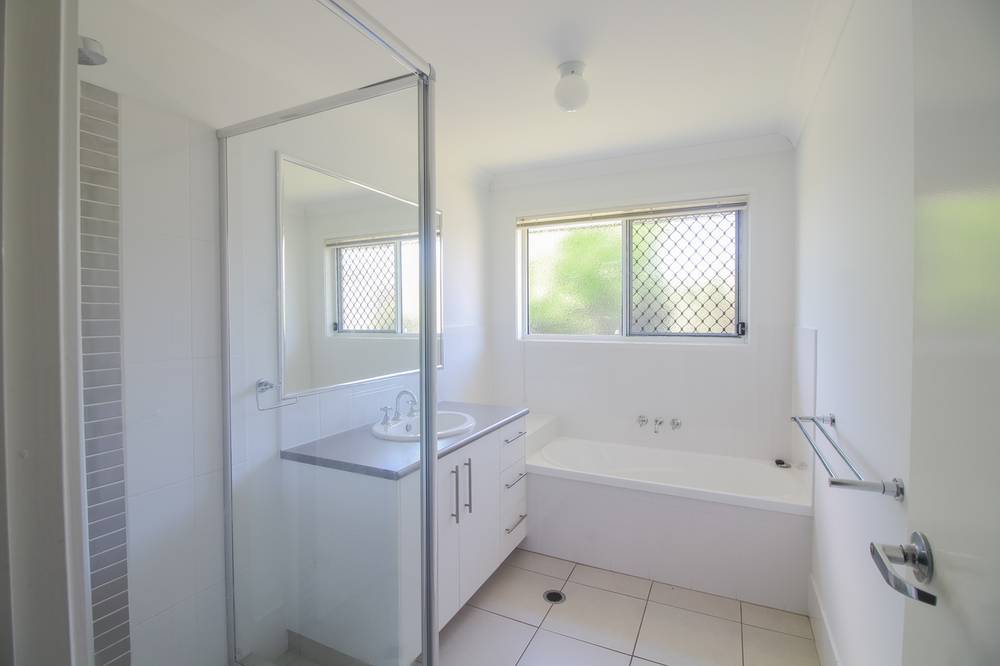 18 Burns Circuit, AUGUSTINE HEIGHTS, QLD 4300