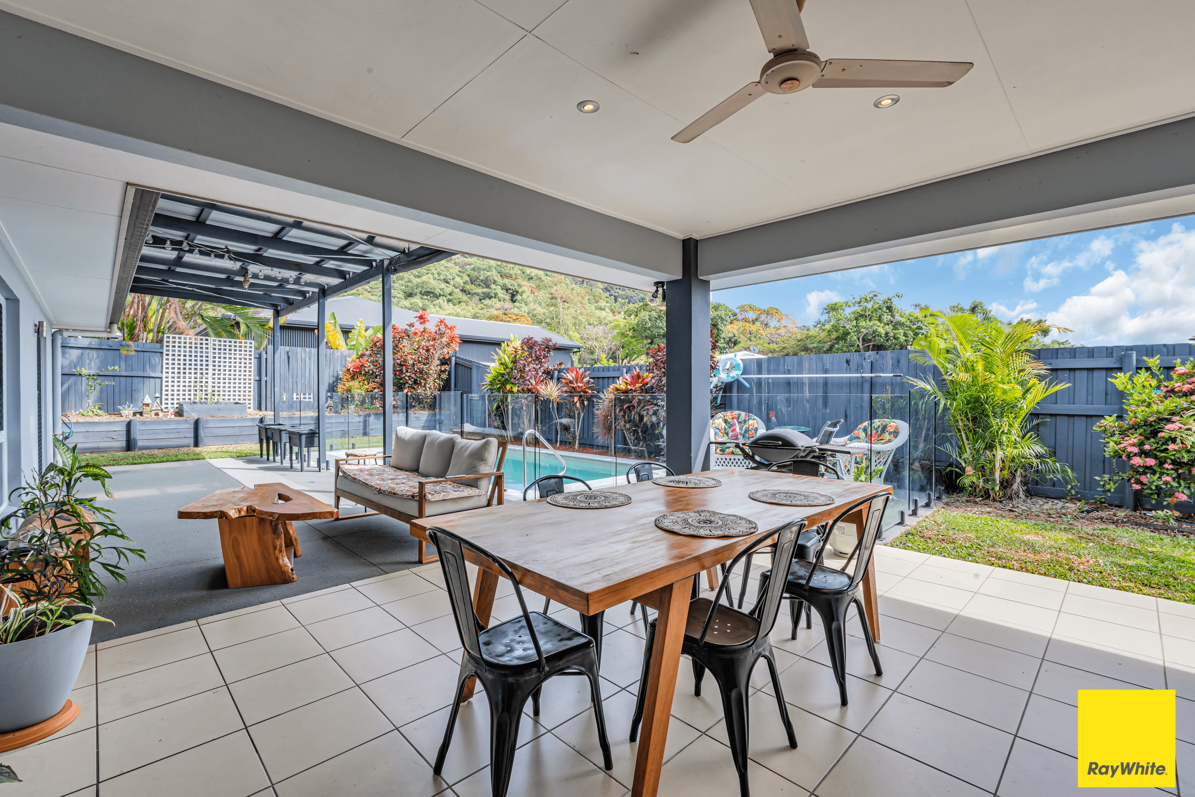 35 Hideaway Close, PALM COVE, QLD 4879