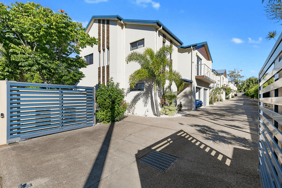 2/243 Torquay Terrace, TORQUAY, QLD 4655