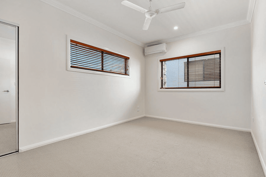 2/243 Torquay Terrace, TORQUAY, QLD 4655