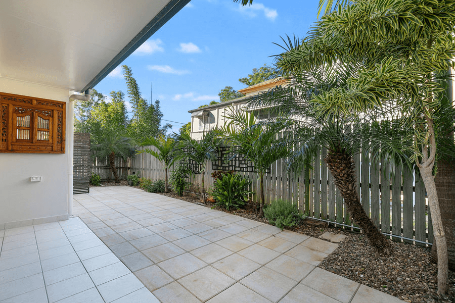 2/243 Torquay Terrace, TORQUAY, QLD 4655