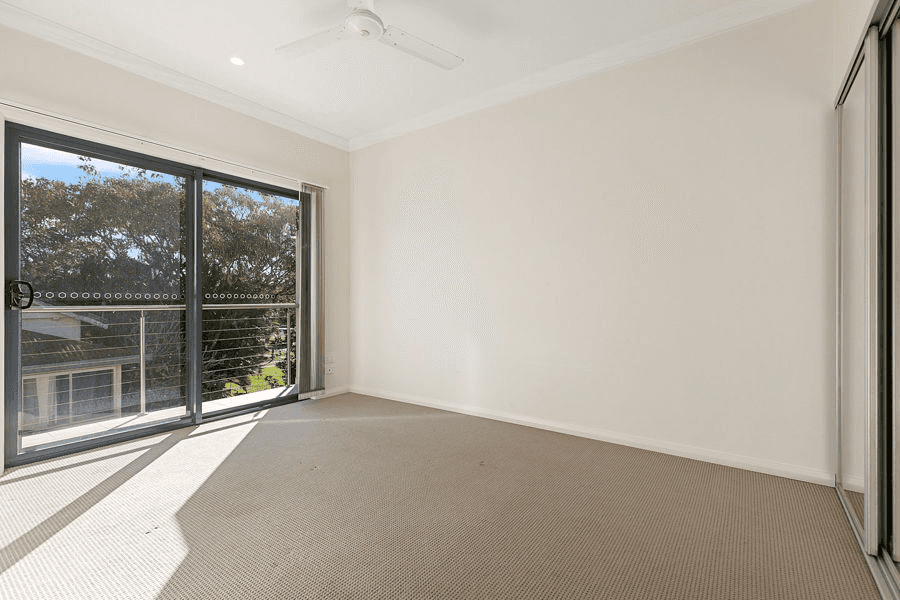 2/243 Torquay Terrace, TORQUAY, QLD 4655