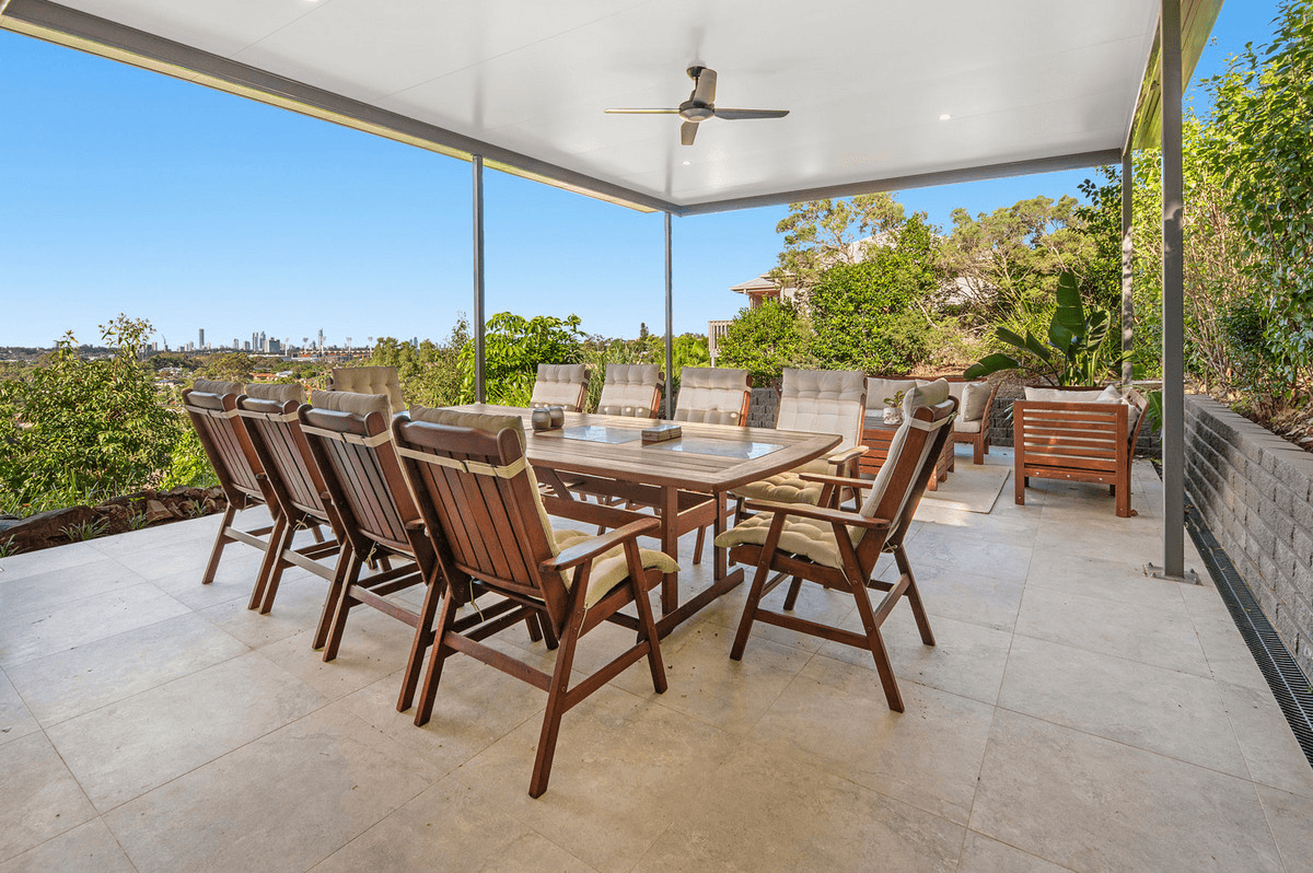 11 Tara Terrace, CARRARA, QLD 4211