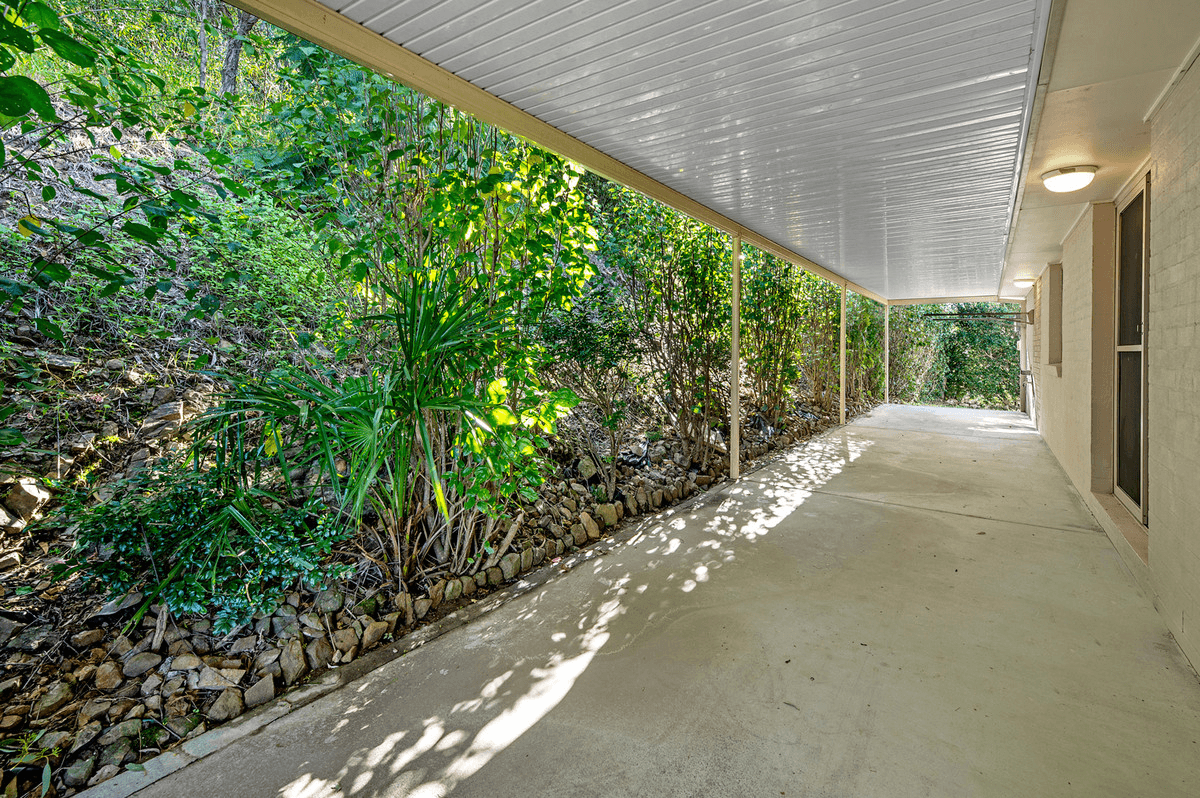 11 Tara Terrace, CARRARA, QLD 4211