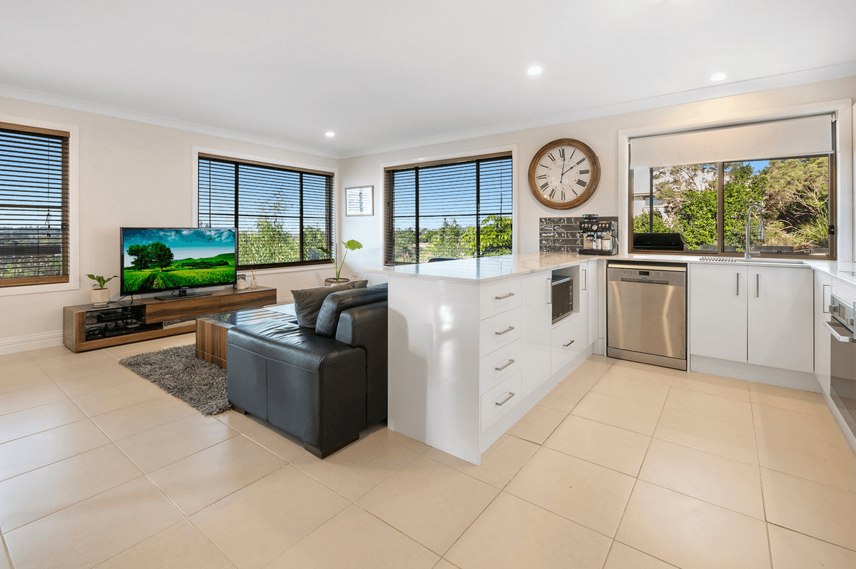 11 Tara Terrace, CARRARA, QLD 4211