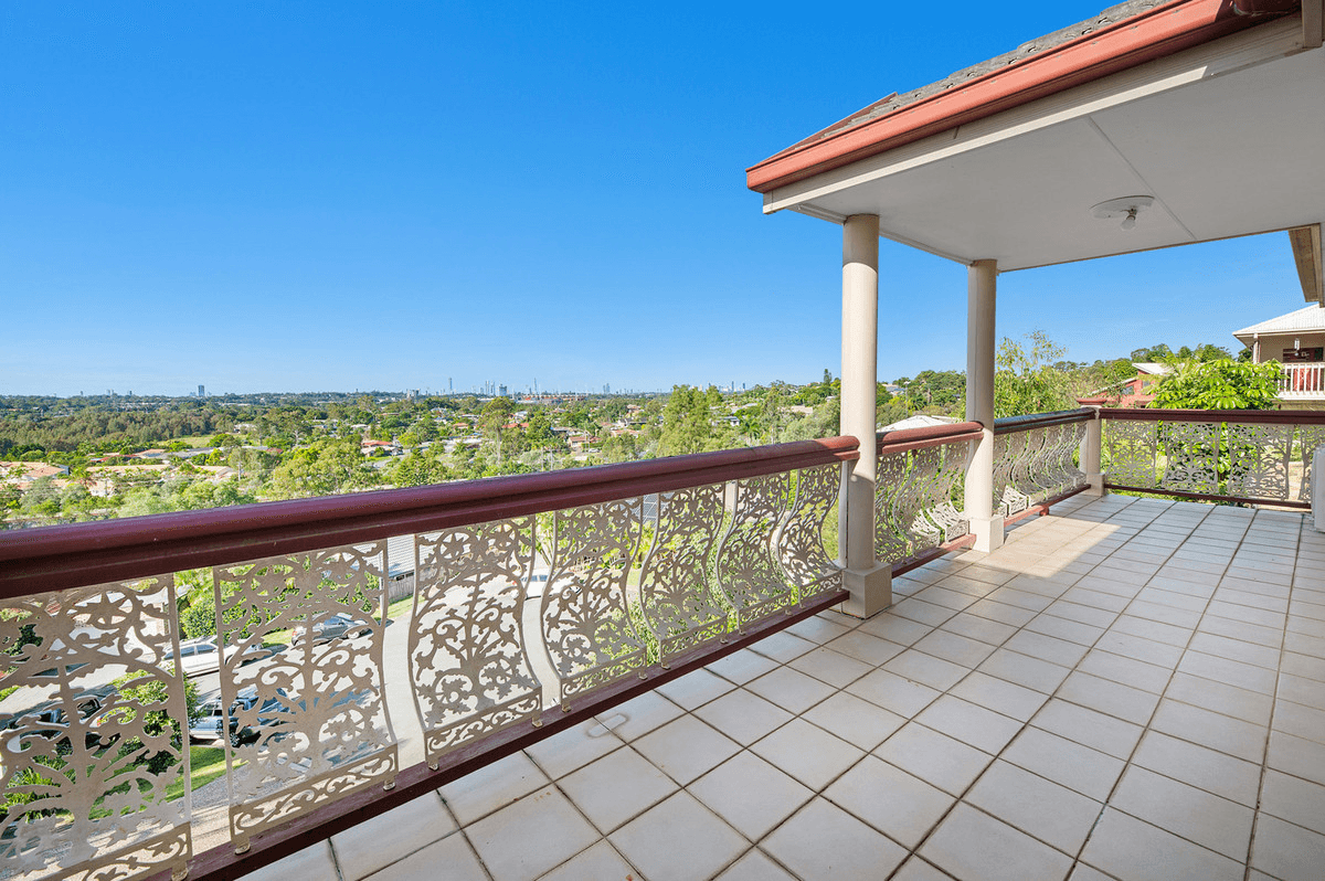 11 Tara Terrace, CARRARA, QLD 4211