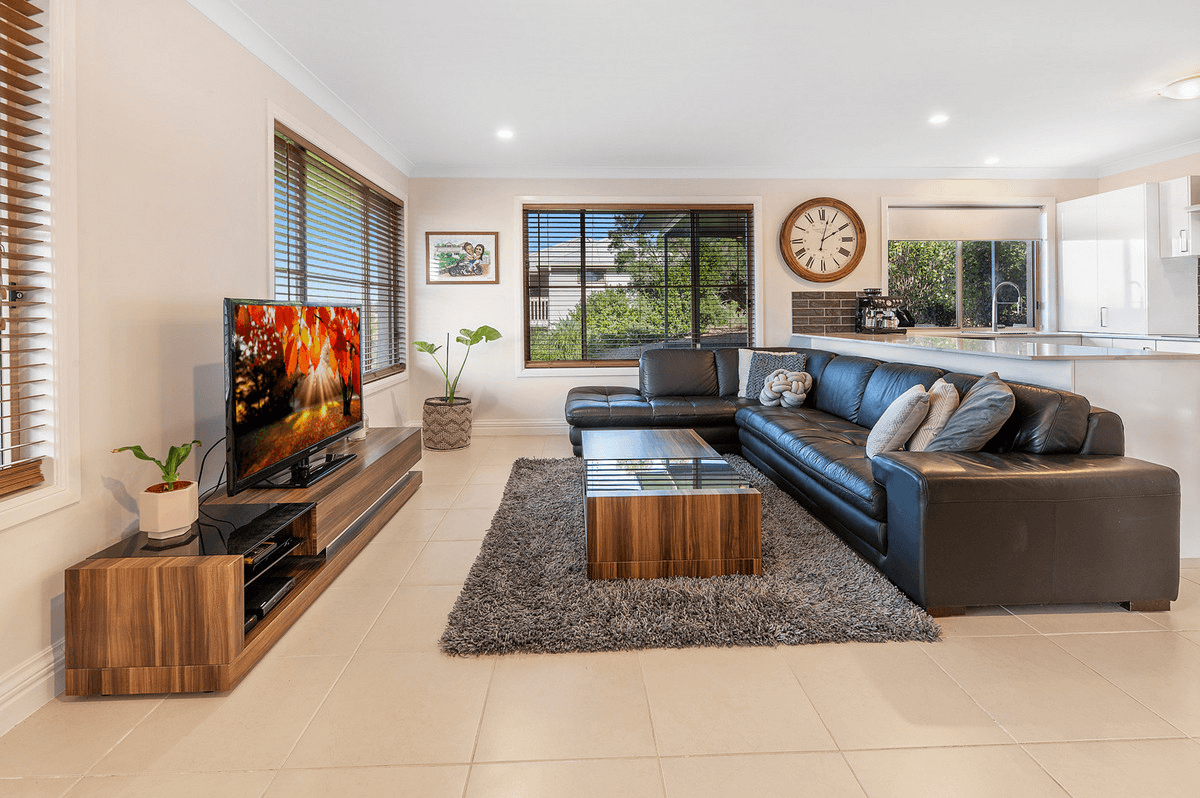 11 Tara Terrace, CARRARA, QLD 4211