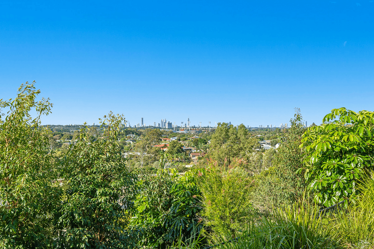 11 Tara Terrace, CARRARA, QLD 4211