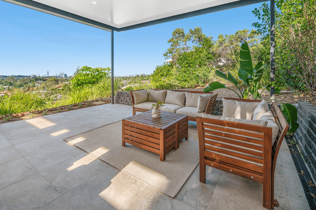 11 Tara Terrace, CARRARA, QLD 4211