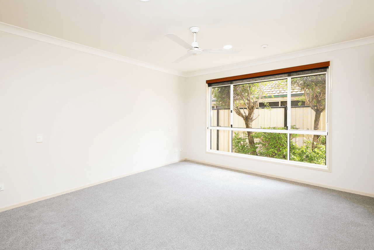 8 Applegum Place, MOLENDINAR, QLD 4214