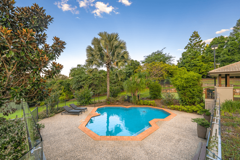 226 Moons Lane, Brookfield, Qld 4069