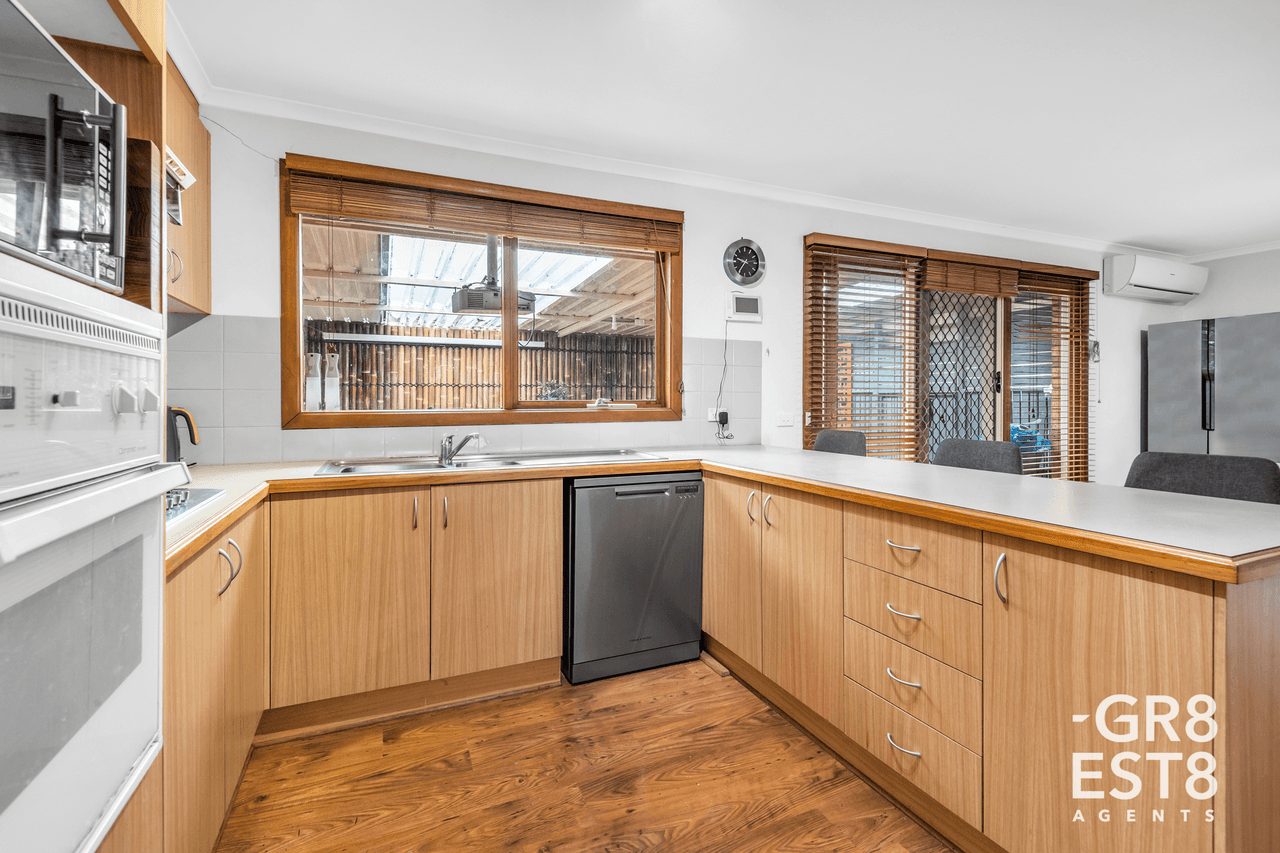 1 Sunnyside Drive, BERWICK, VIC 3806