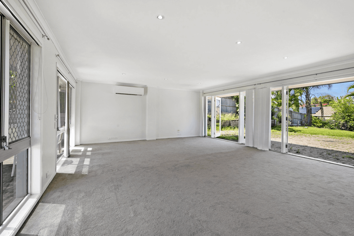 16 Carrabean Avenue, ASHMORE, QLD 4214