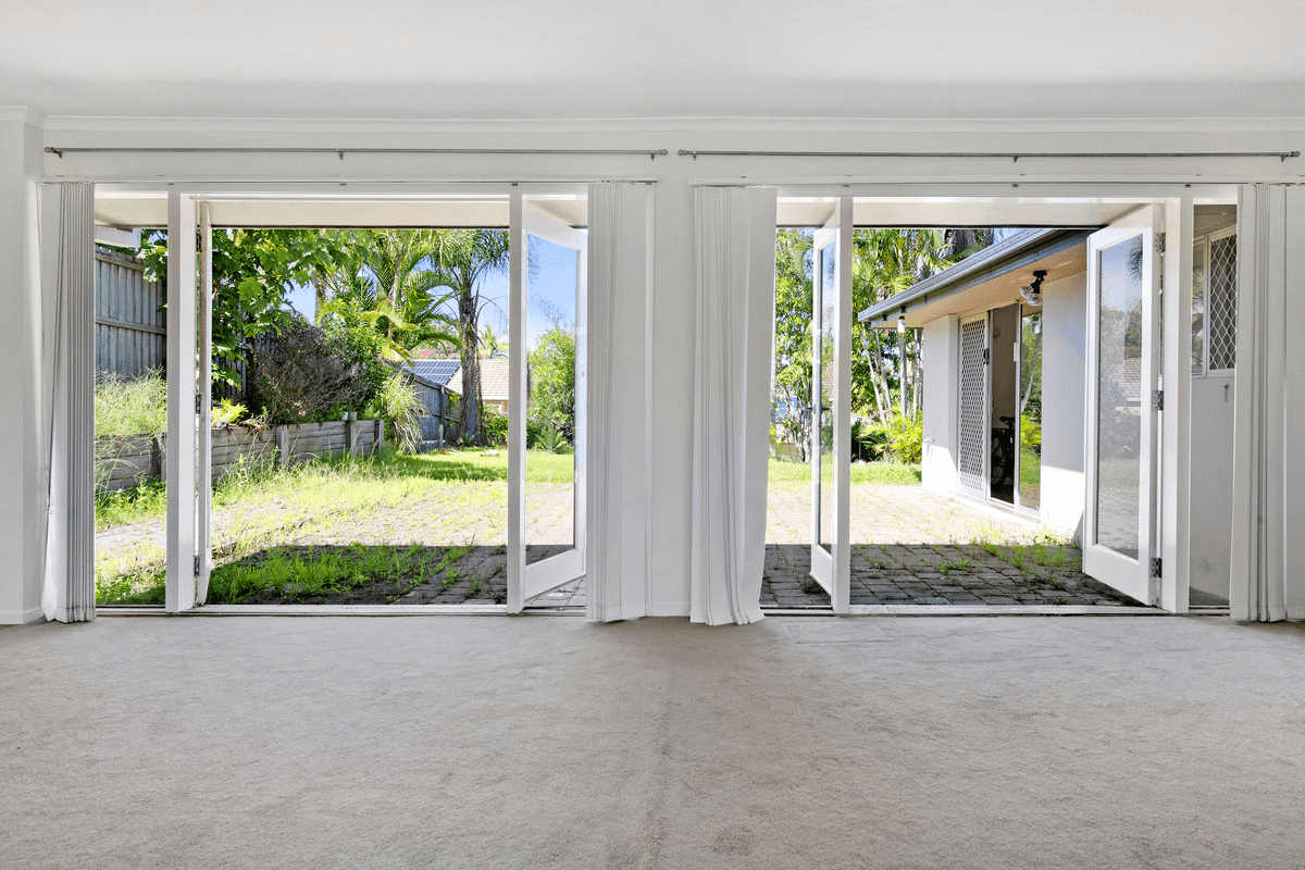 16 Carrabean Avenue, ASHMORE, QLD 4214