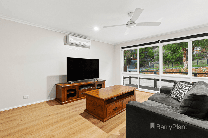 1/33 Walnut Drive, KILSYTH, VIC 3137