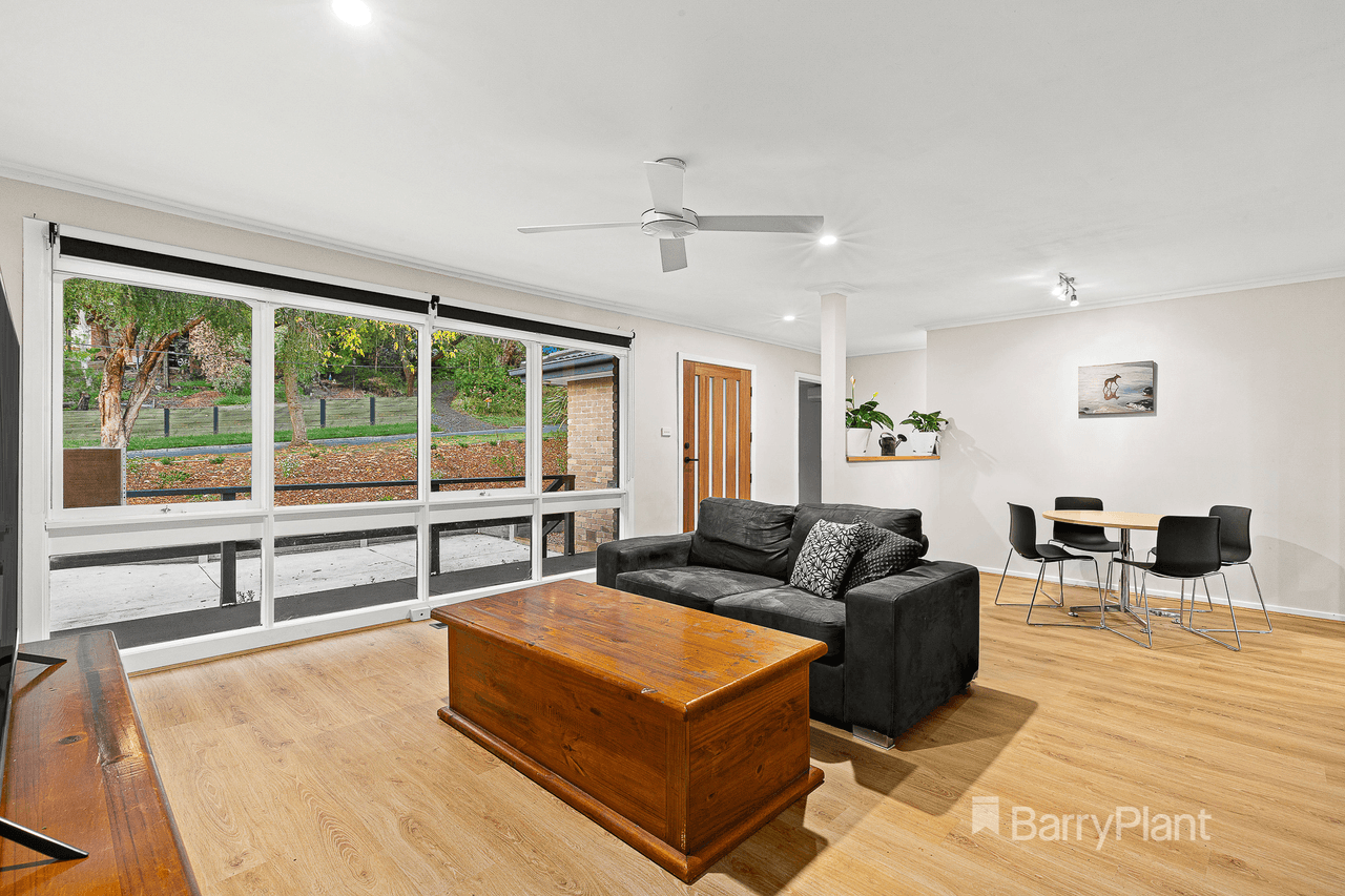 1/33 Walnut Drive, KILSYTH, VIC 3137