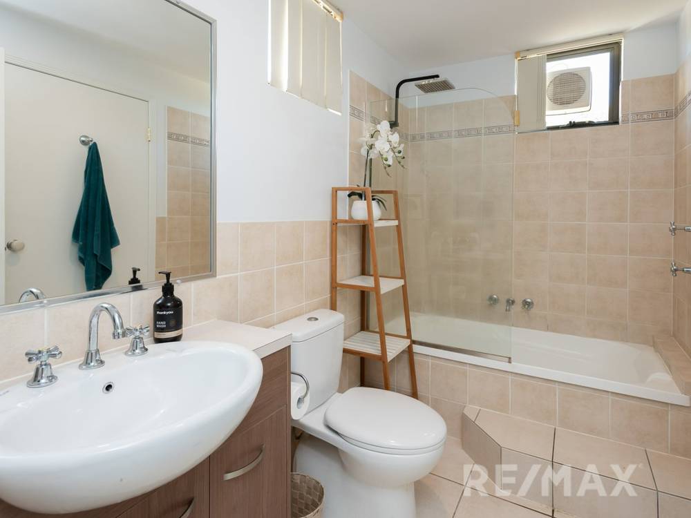 8/27 Ranier Crescent, VARSITY LAKES, QLD 4227