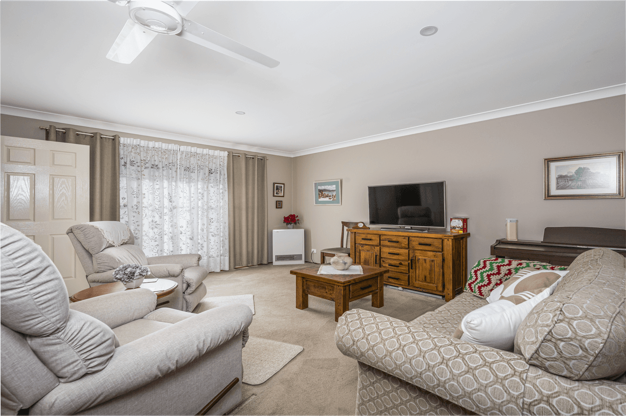 4 Justine Close, BARGO, NSW 2574