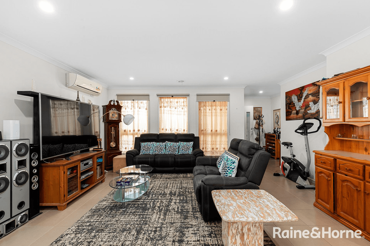 2/12 Montasell Avenue, DEER PARK, VIC 3023