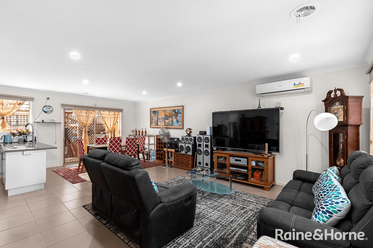 2/12 Montasell Avenue, DEER PARK, VIC 3023