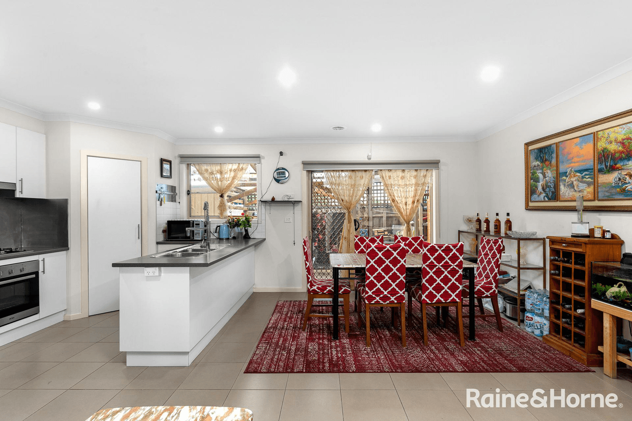 2/12 Montasell Avenue, DEER PARK, VIC 3023