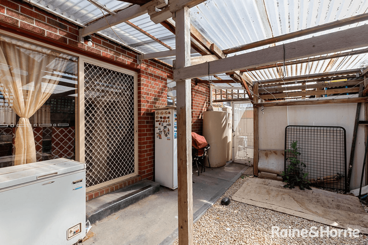 2/12 Montasell Avenue, DEER PARK, VIC 3023