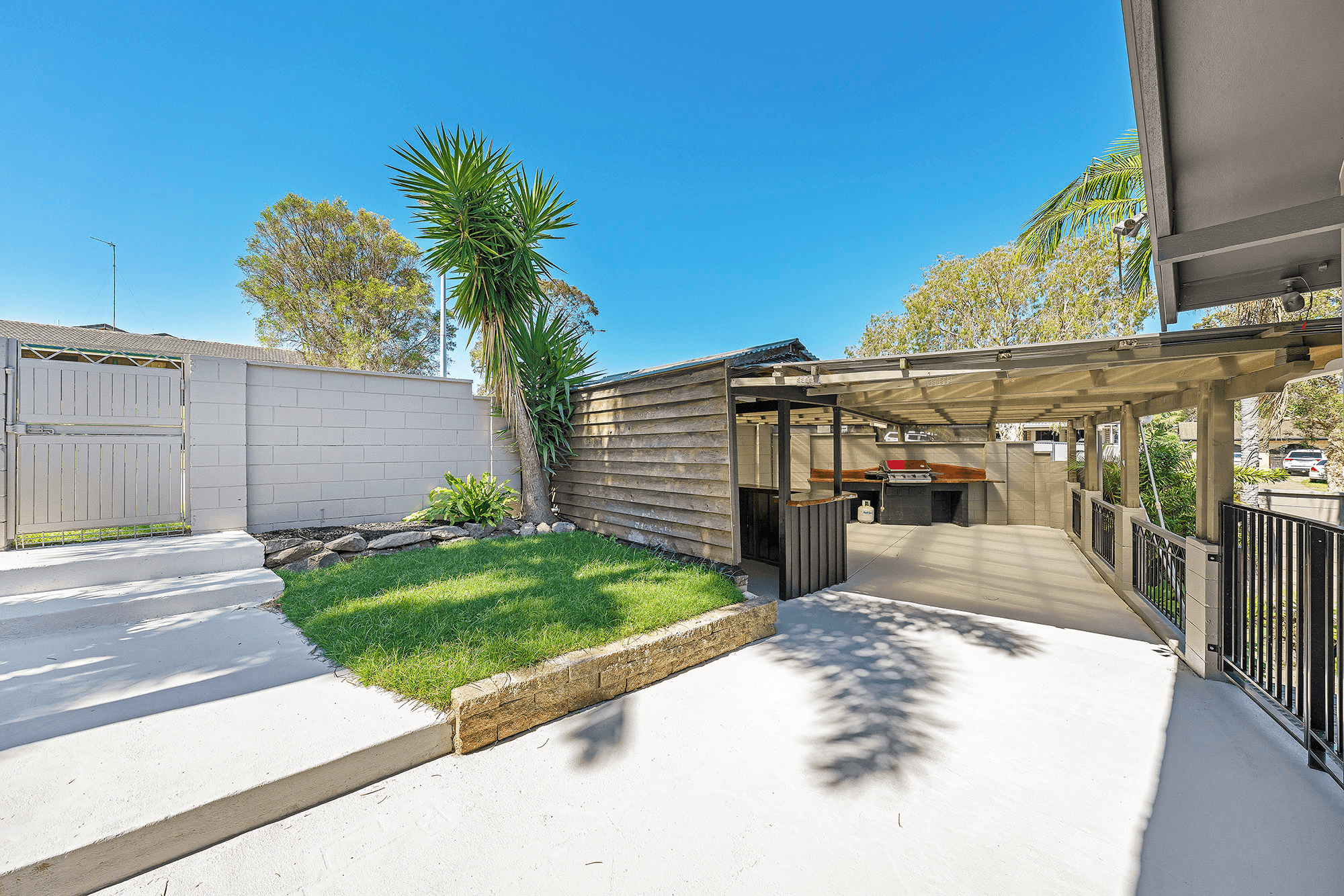 2 Tomanbil Terrace, ASHMORE, QLD 4214