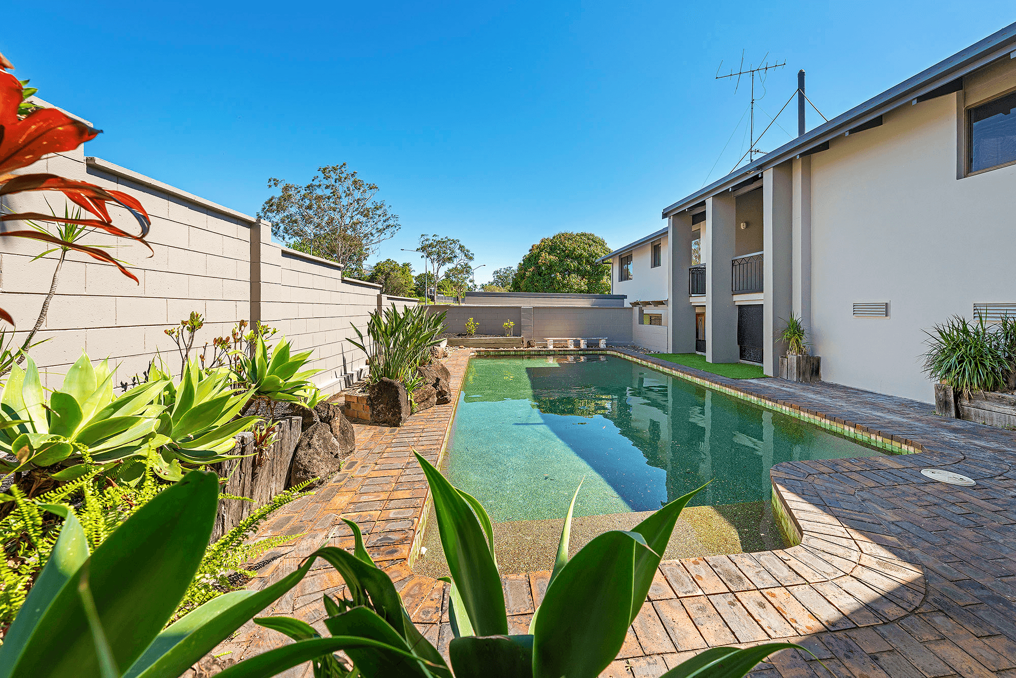 2 Tomanbil Terrace, ASHMORE, QLD 4214