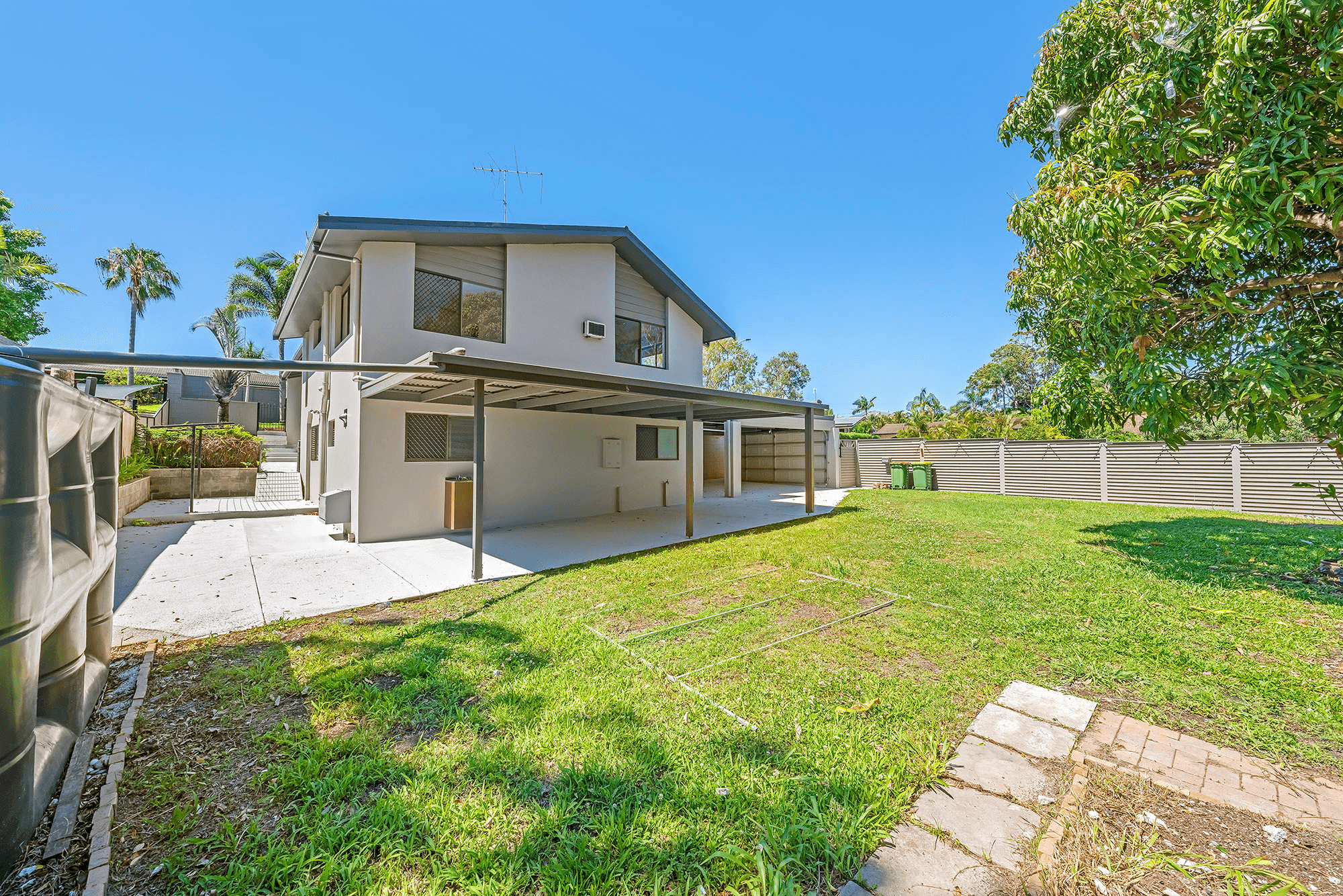 2 Tomanbil Terrace, ASHMORE, QLD 4214