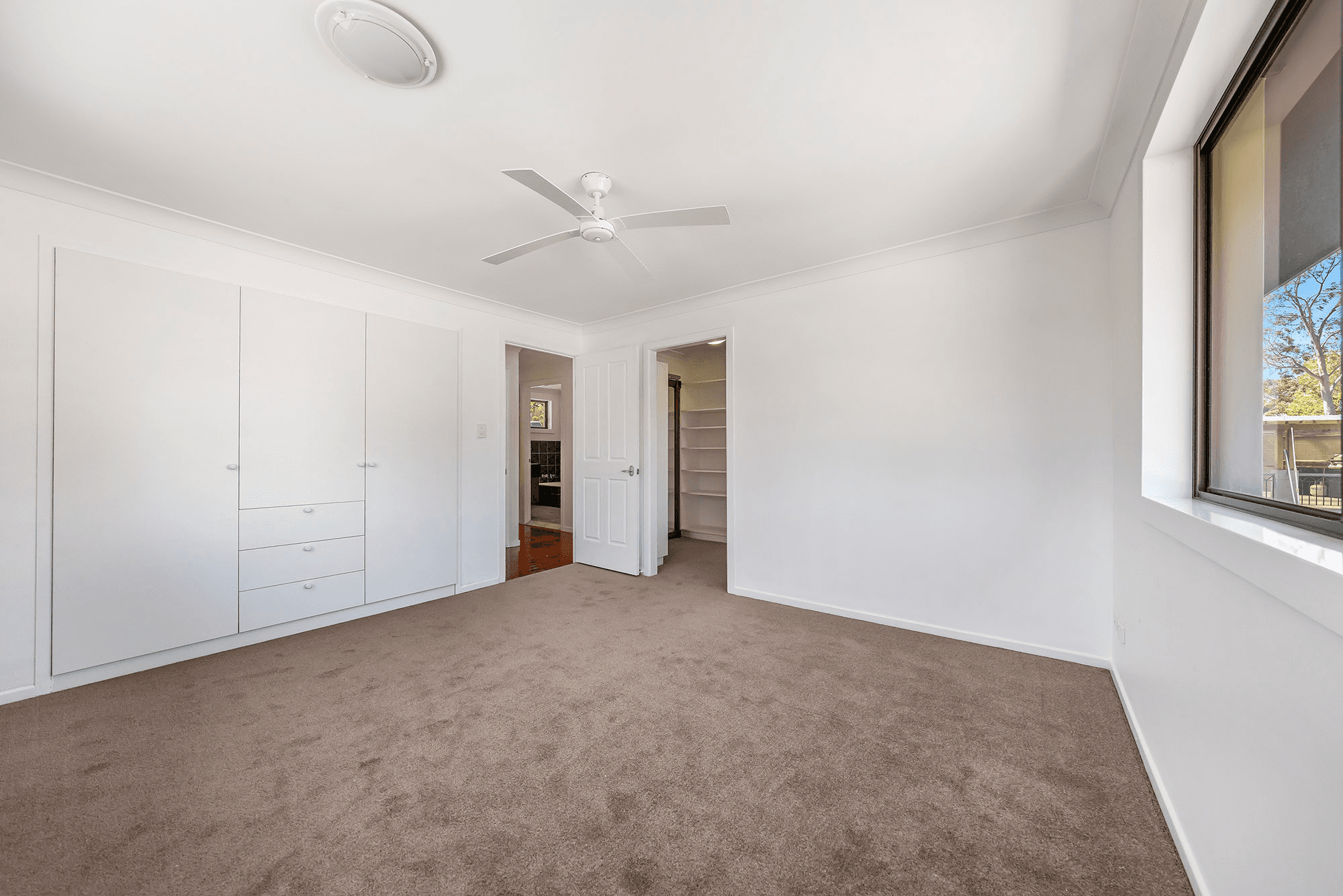 2 Tomanbil Terrace, ASHMORE, QLD 4214