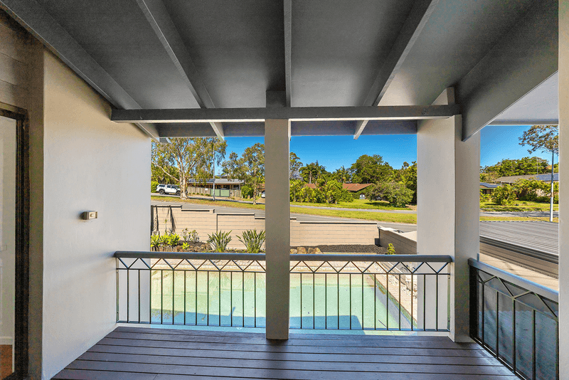 2 Tomanbil Terrace, ASHMORE, QLD 4214