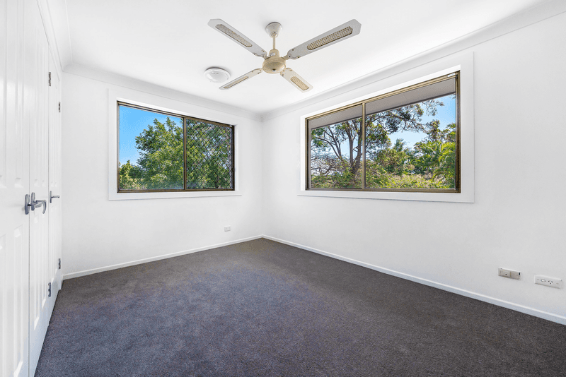 2 Tomanbil Terrace, ASHMORE, QLD 4214