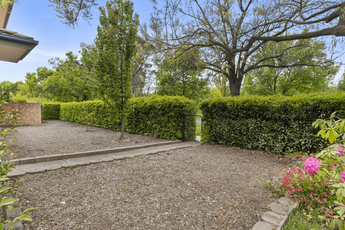 2 Hamilton Row, YARRALUMLA, ACT 2600