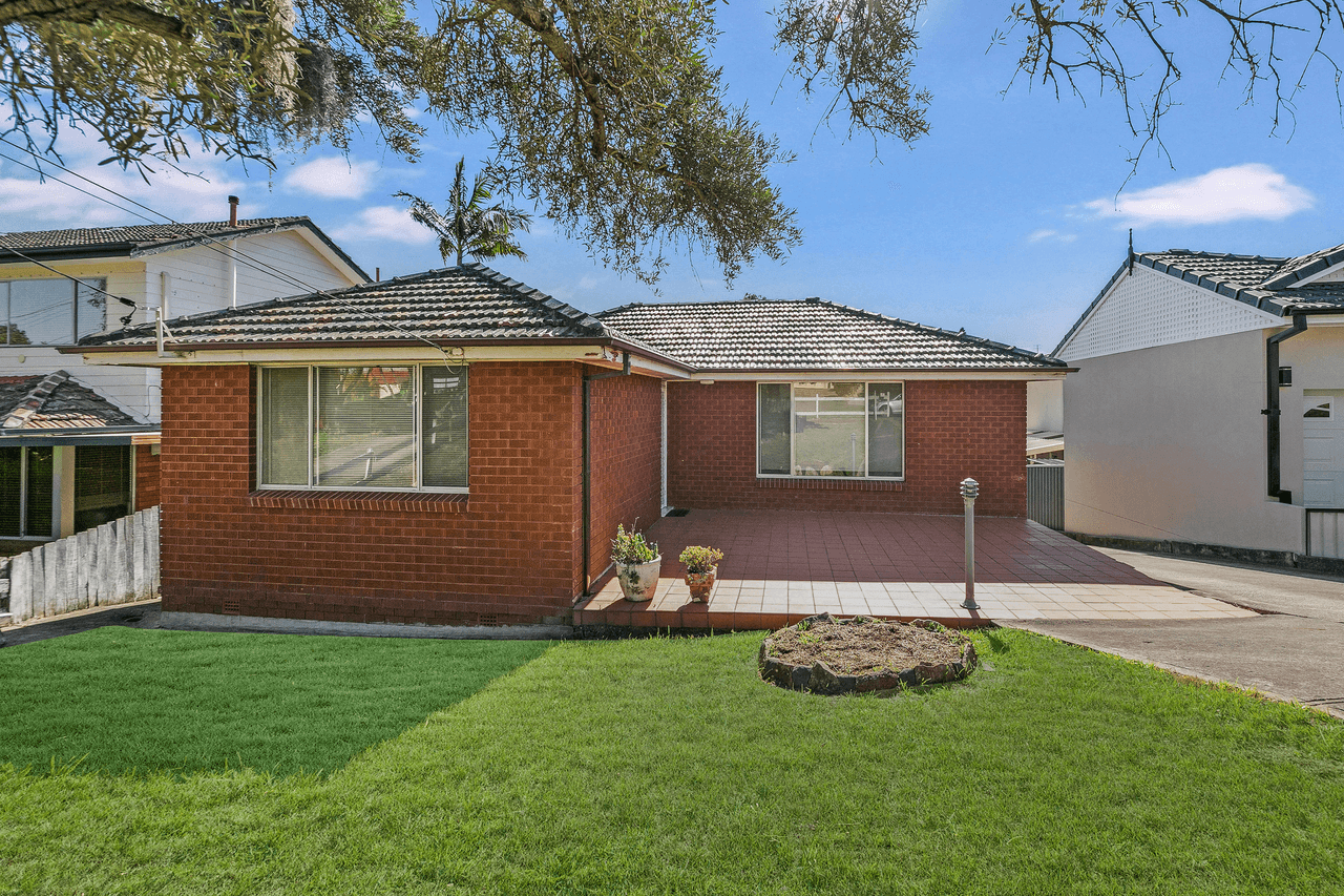 28 Binalong Avenue, GEORGES HALL, NSW 2198