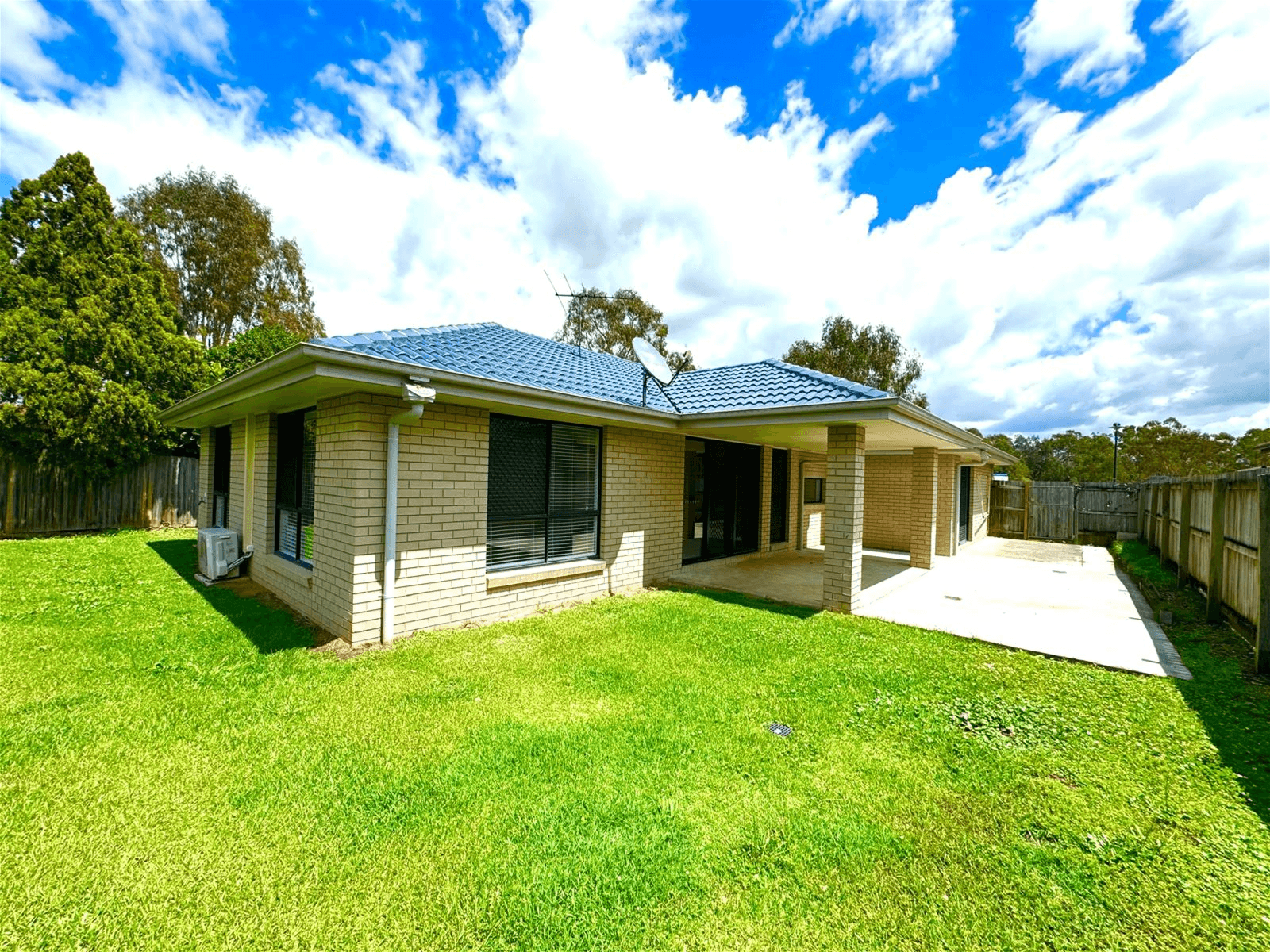 8 Sunflower Street, WATERFORD WEST, QLD 4133