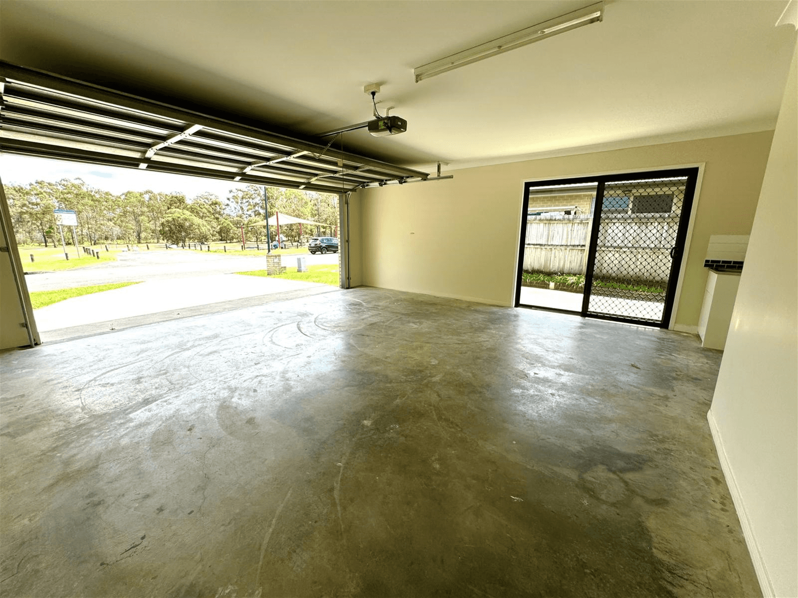 8 Sunflower Street, WATERFORD WEST, QLD 4133