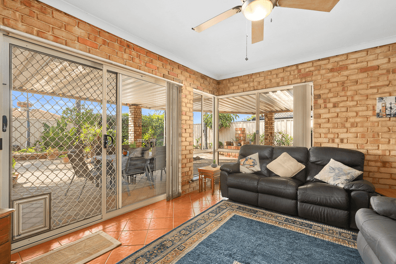 21 Stradbroke Place, BALLAJURA, WA 6066