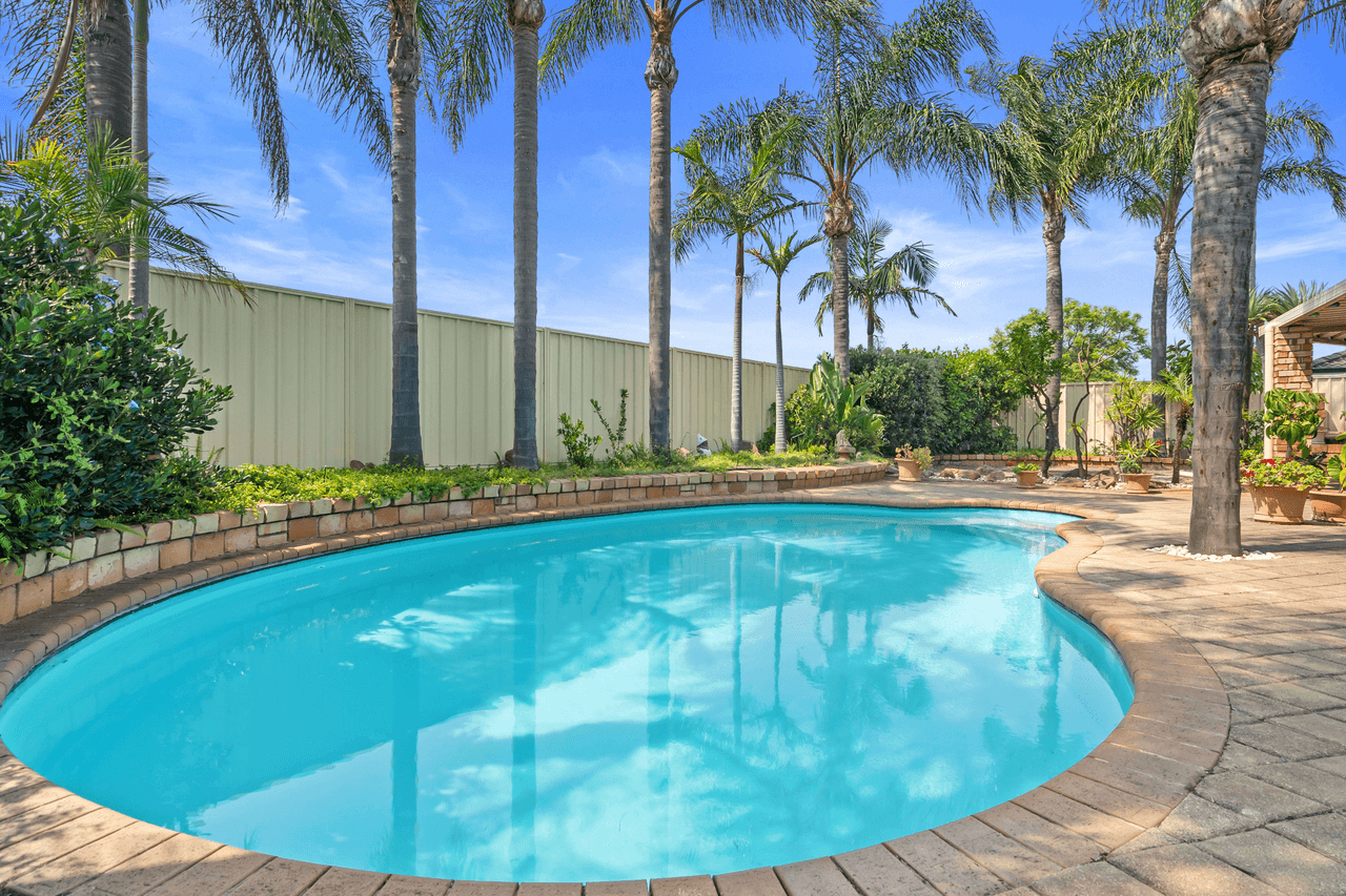 21 Stradbroke Place, BALLAJURA, WA 6066