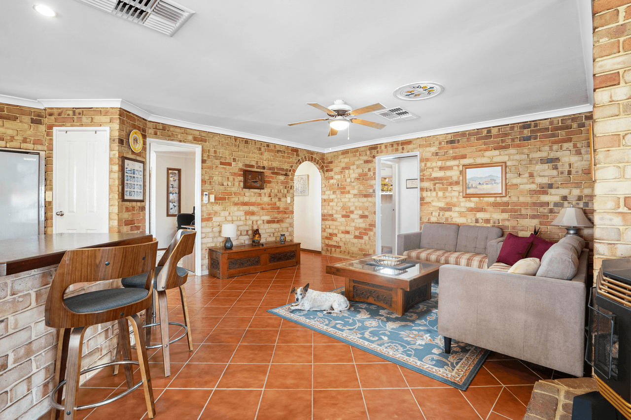 21 Stradbroke Place, BALLAJURA, WA 6066