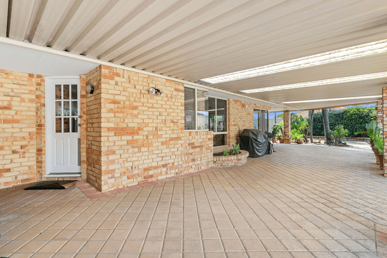 21 Stradbroke Place, BALLAJURA, WA 6066