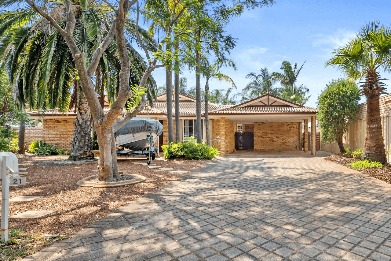 21 Stradbroke Place, BALLAJURA, WA 6066