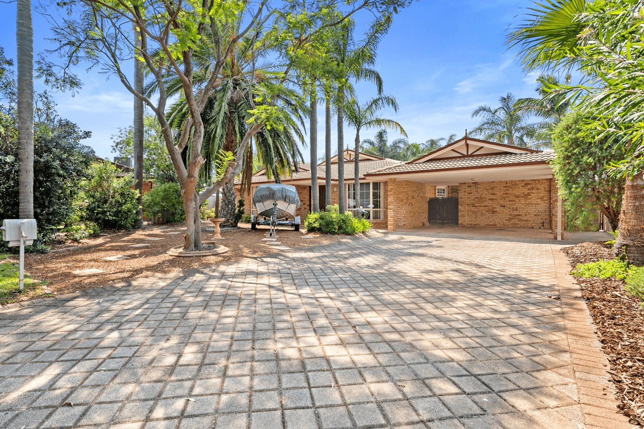 21 Stradbroke Place, BALLAJURA, WA 6066